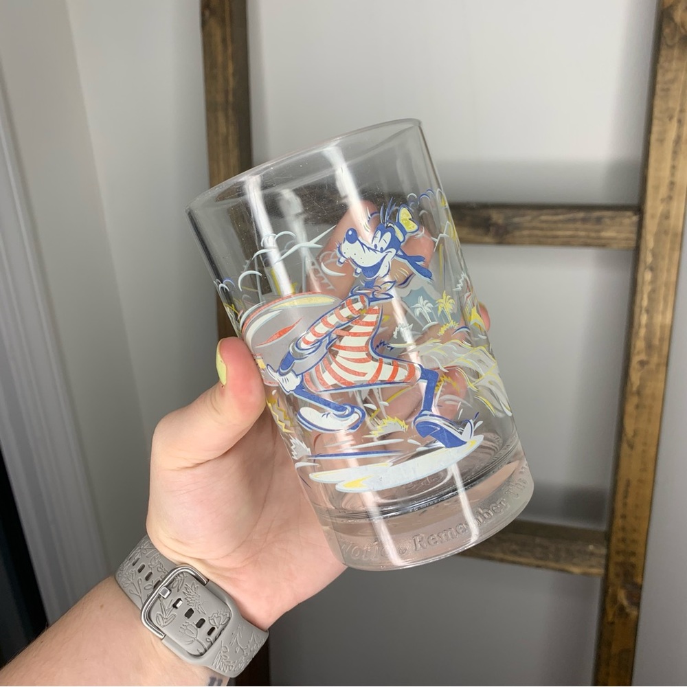 Walt Disney World Goofy Typhoon Lagoon Blizzard Beach Glass 25th Anniversary